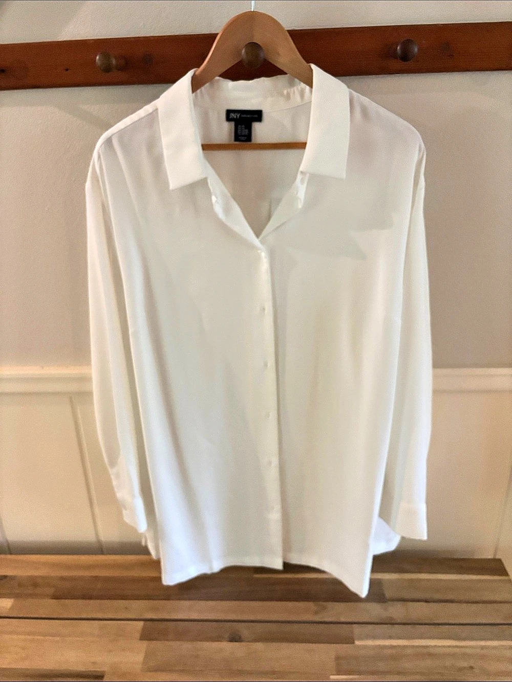 JNY Button Down Blouse in White Size Medium